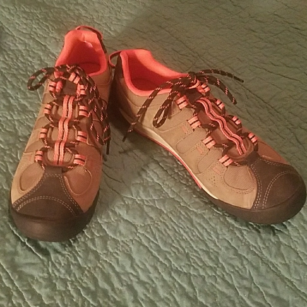 NWOB Clarks Ladies Outdoor Ortholite Sz 10 M